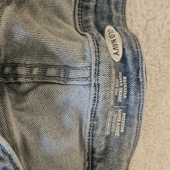 2/ $20 Old navy jeans Rockstar size 24 - Picture 2 of 3